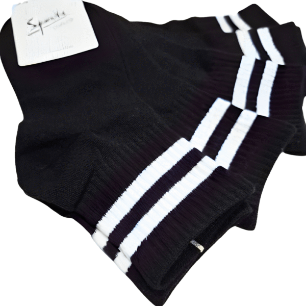 Materiał czarnych sportowych skarpetek bawełna poliester spandex