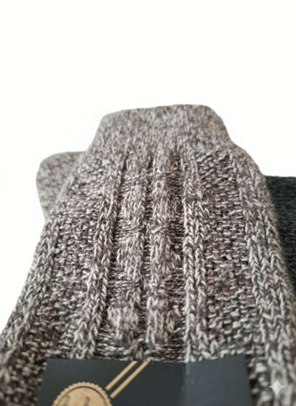 4-pak męskich ciepłych skarpet wełnianych – zbliżenie struktury materiału