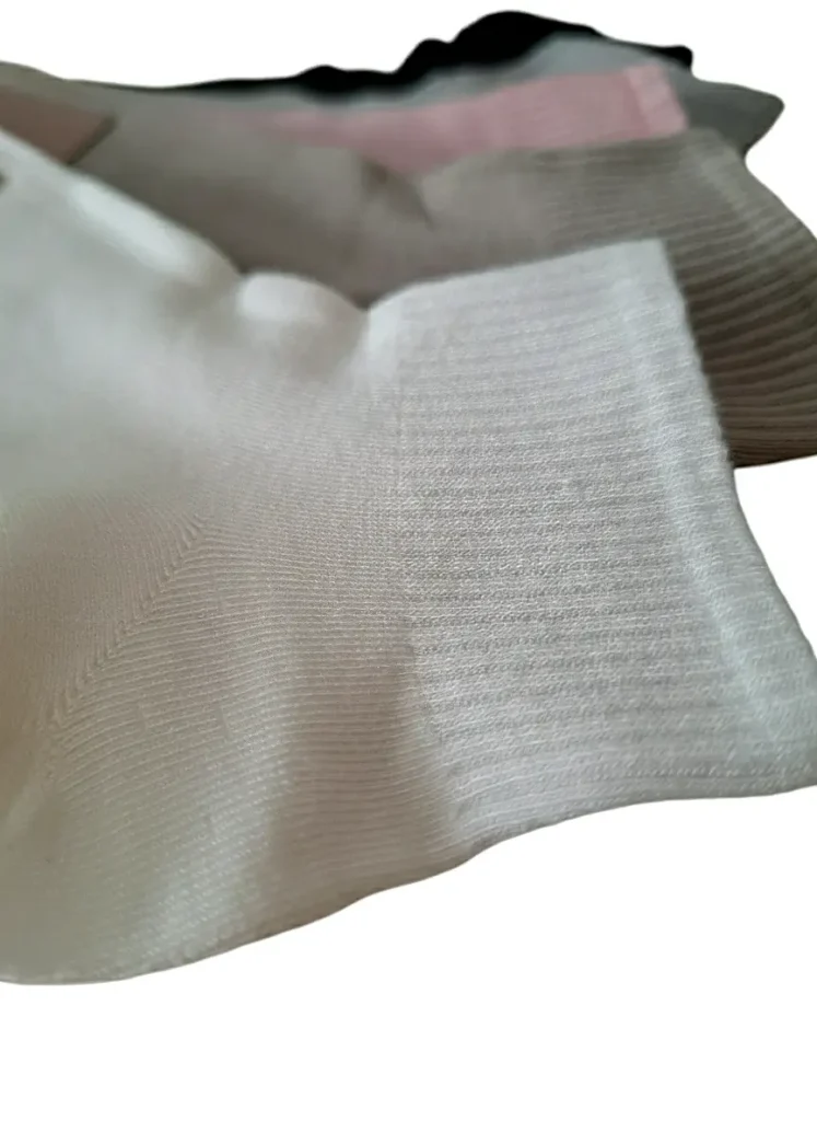 damskie skarpetki bambusowe perfumowane – zbliżenie struktury materiału