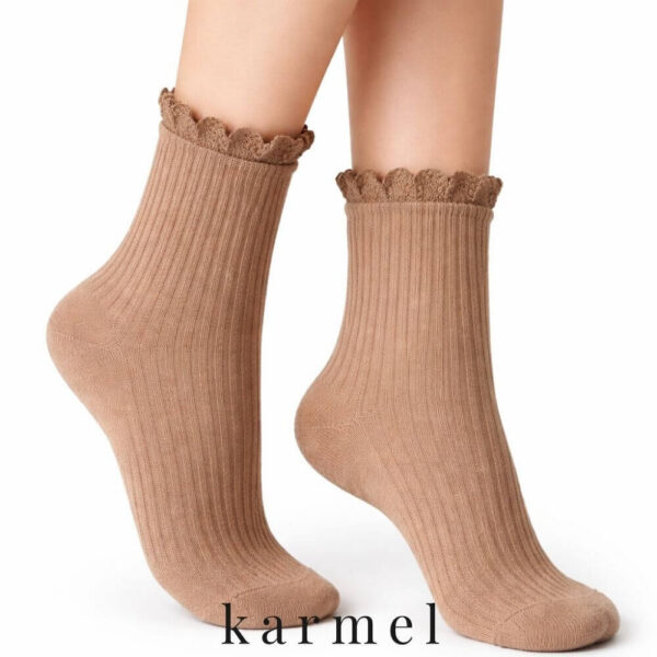 Skarpetki damskie z ozdobną koronką – karmel