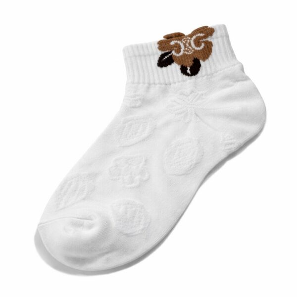 biała stopka damska z ozdobnym wykończeniem przy kostce