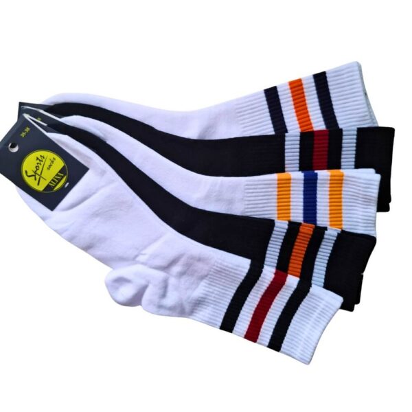 Skarpetki białe i czarne sportowe 95% bawełna – widok z boku